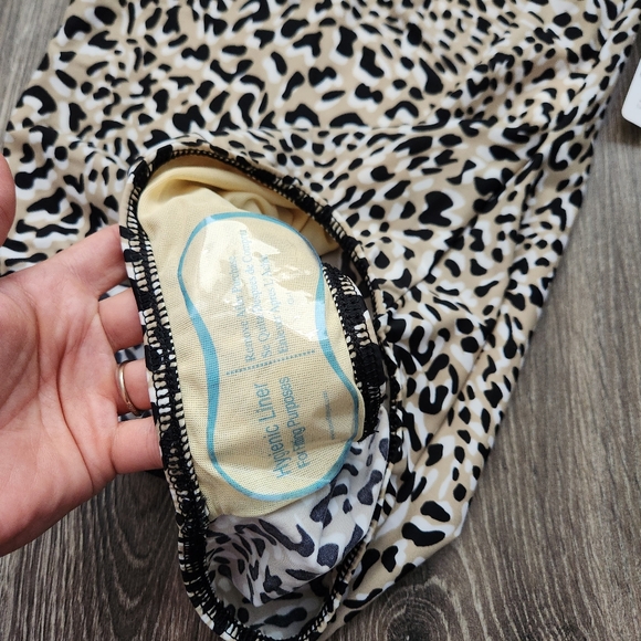 NWT Miraclesuit Taupe Leopard Animal Print One Piece Swimsuit Size 10 - Picture 5 of 9